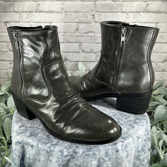Life Stride Watchful Grey Faux Leather Round Toe Ankle Zip Boots WMS 8.5/9M✨EUC✨ - Picture 4 of 13